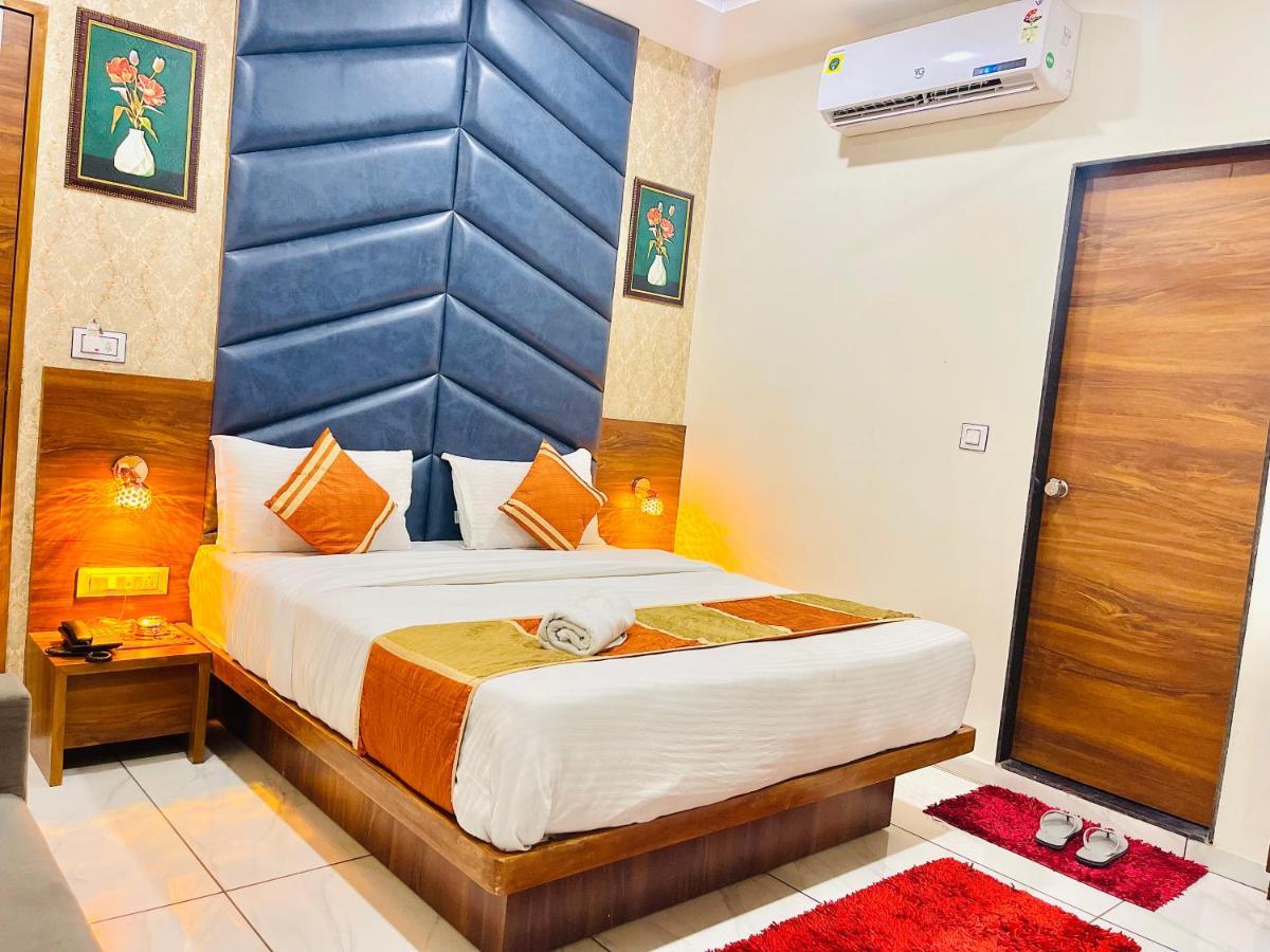 Hotel Avenue Ahmedabad Exterior photo