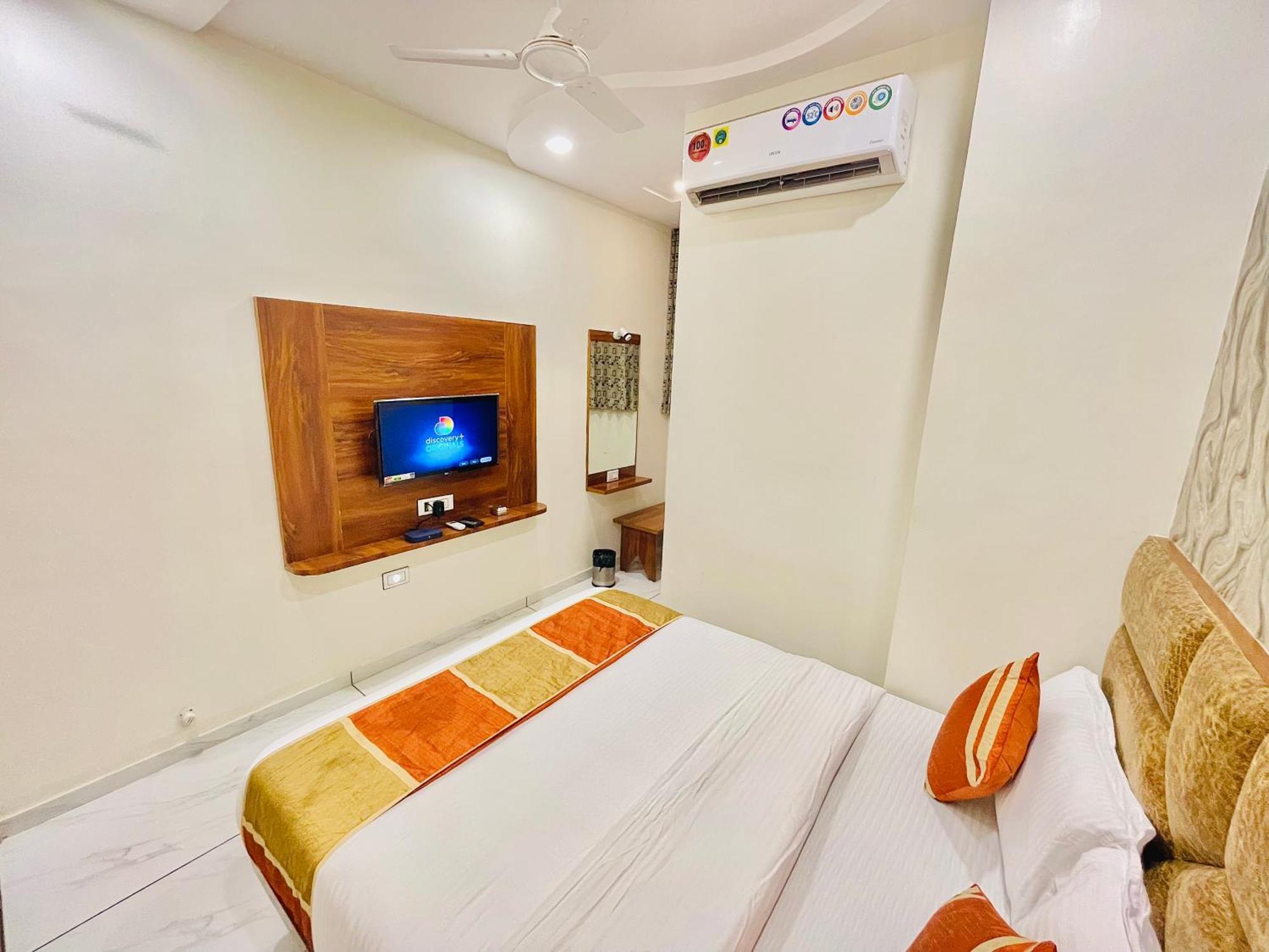 Hotel Avenue Ahmedabad Room photo