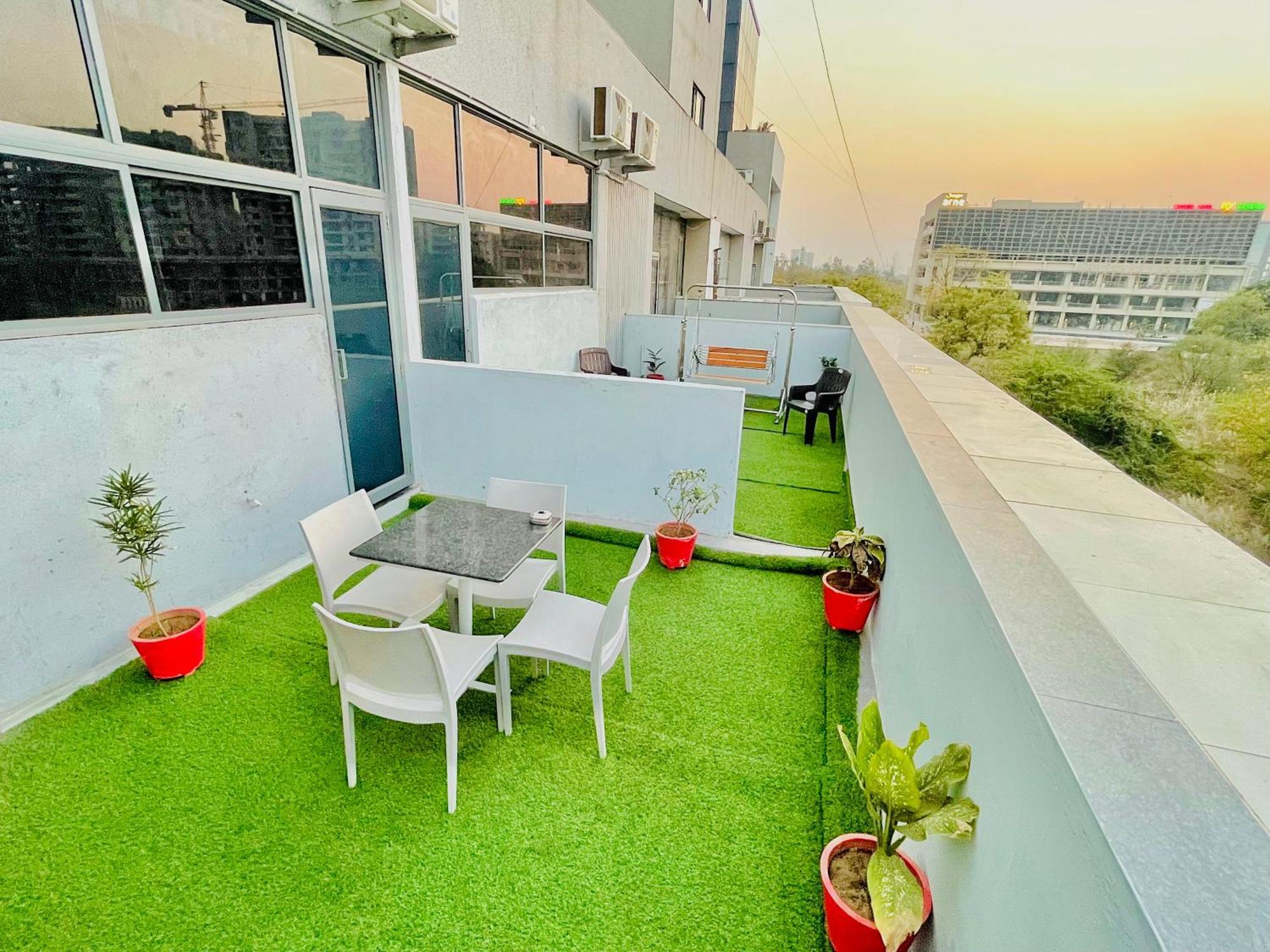 Hotel Avenue Ahmedabad Room photo